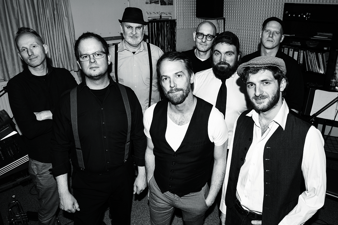Das Bild zeigt die Mitglieder der Ska-Band The Slapstickers.