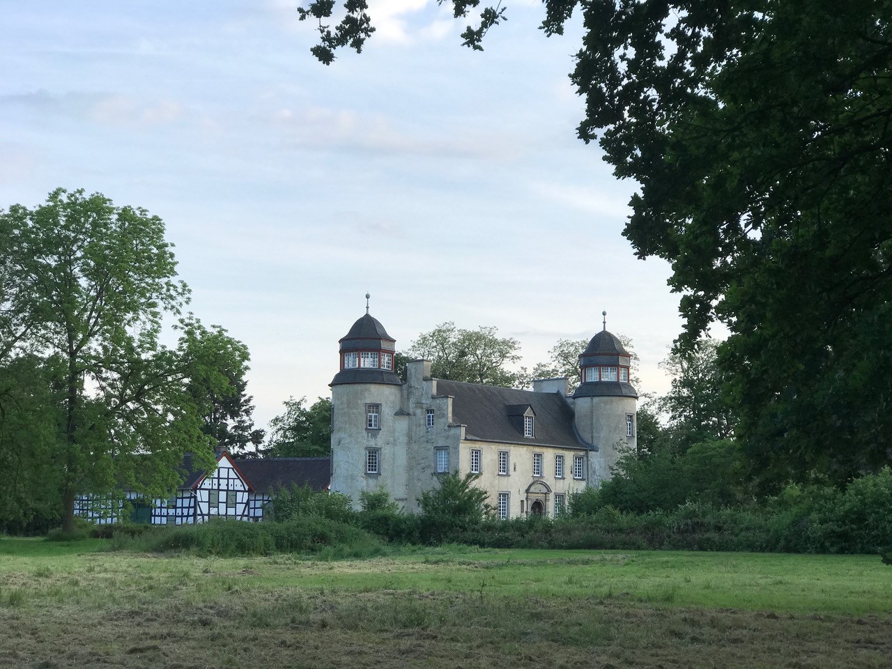 Außenansicht der Schallenburg Schwadorf