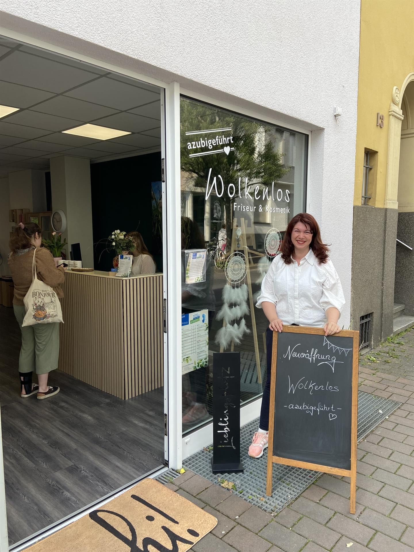 Sabrina Degen vor ihrem neuen 