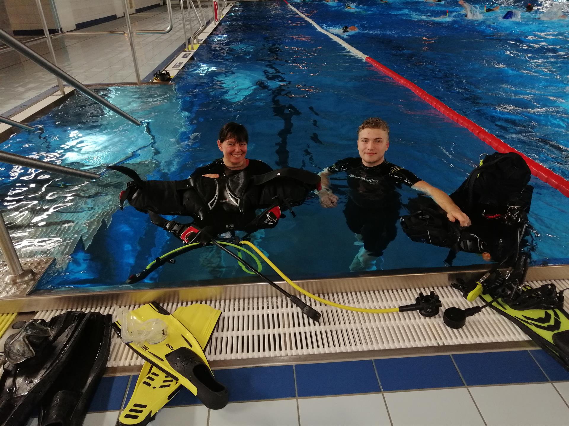 Taucher im Schwimmbad