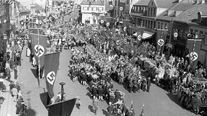 Aufzug auf dem Brühler Marktplatz 1938 (c) Sammlung Neff, Archiv der Stadt Brühl